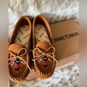Minnetonka Slippers -like new